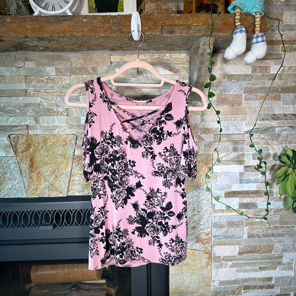 Beautiful Floral Patterned Off the Shoulder Blouse Small - Perfect for Spring!